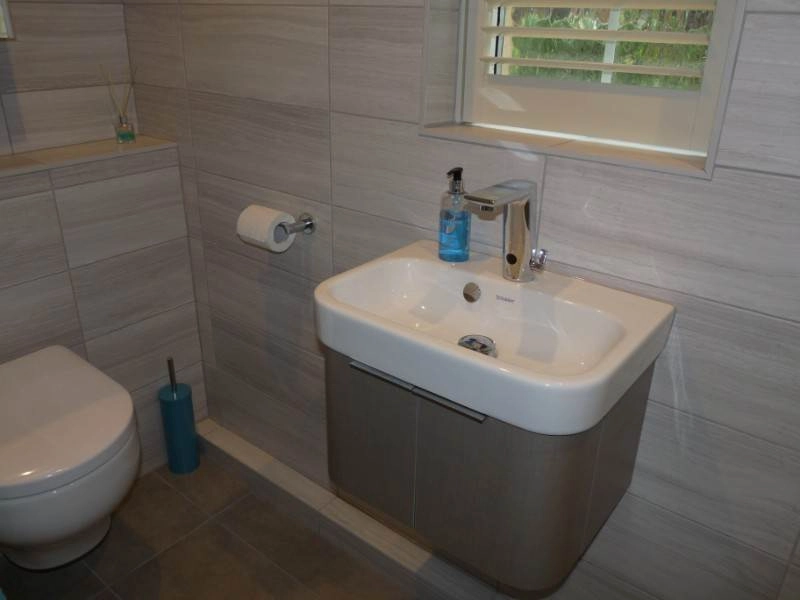 Duravit-HappyD-Wall-hung-Basin-Vaniry-Unit