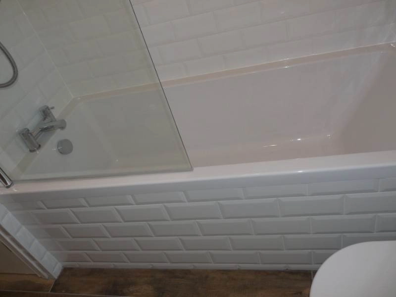 Tiled-bath-panel-quantum-acrylic-bath