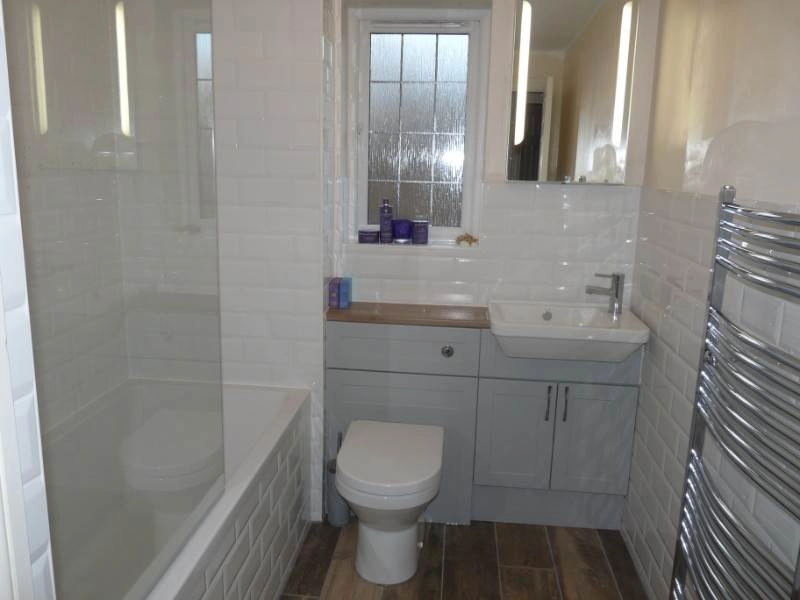 Atlanta-Shaker-Pearl-Grey-fitted-bathroom-furniture