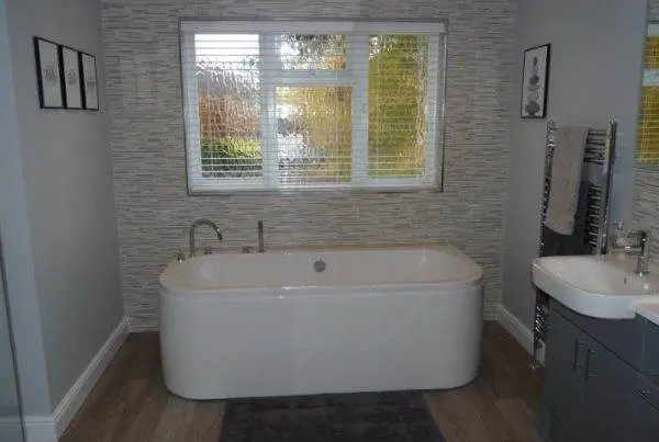 Acrylic-double-ended-feature-bath