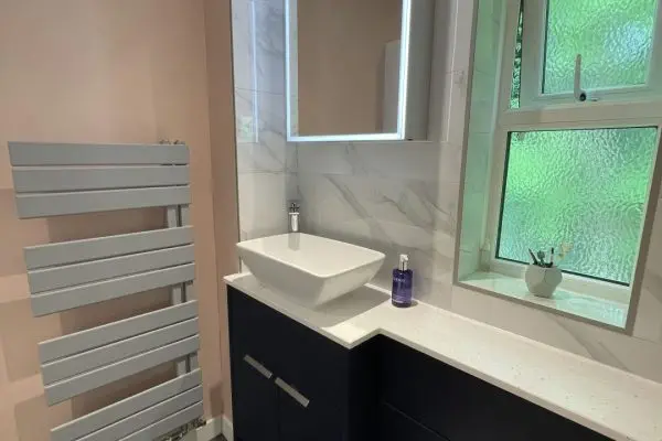 Ensuite with Sliding Door enclosure, bottle recess 1725 (Large)