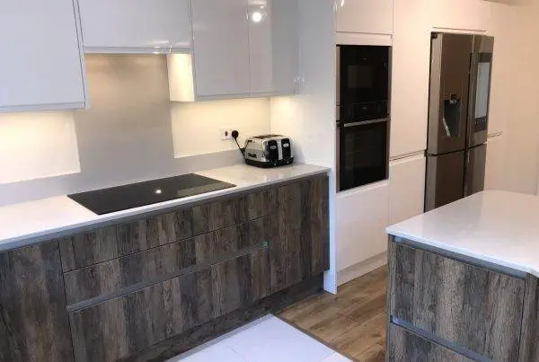 Integrated J Groove white gloss & timber effect_0540 (Large)