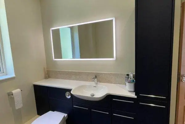 Large Bathroom with all-in-one basin and worktop _1994 (Large)