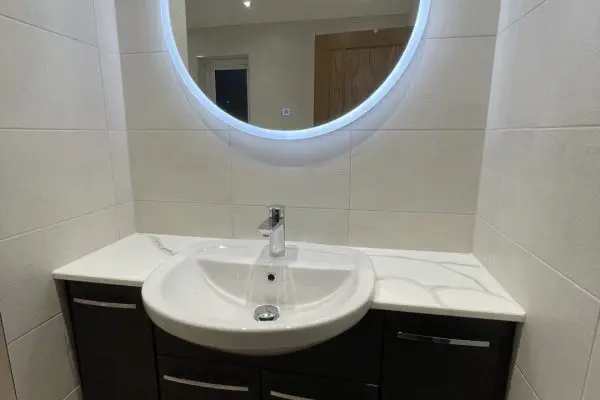 Large Fitted Bathroom with Shower Enclosure and Bath_9746 (Large)
