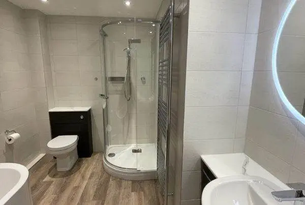 Large Fitted Bathroom with Shower Enclosure and Bath_9749 (Large)