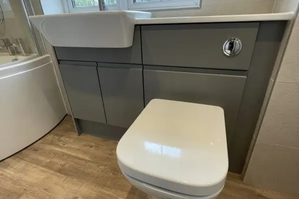 Showerbath and handleless fitted furniture_1930 (Large)
