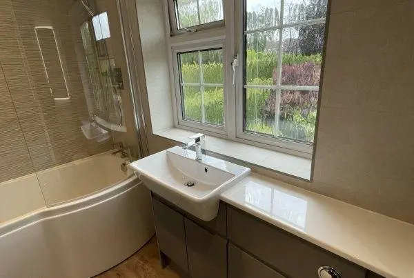 Showerbath and handleless fitted furniture_1941 (Large)
